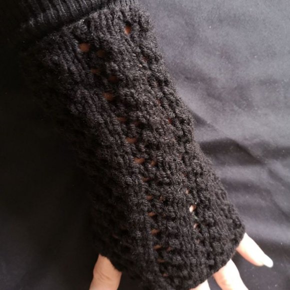 Black Handmade Ajour Knit Fingerless Gloves ArmWarmer Product of Canada - Picture 7 of 7